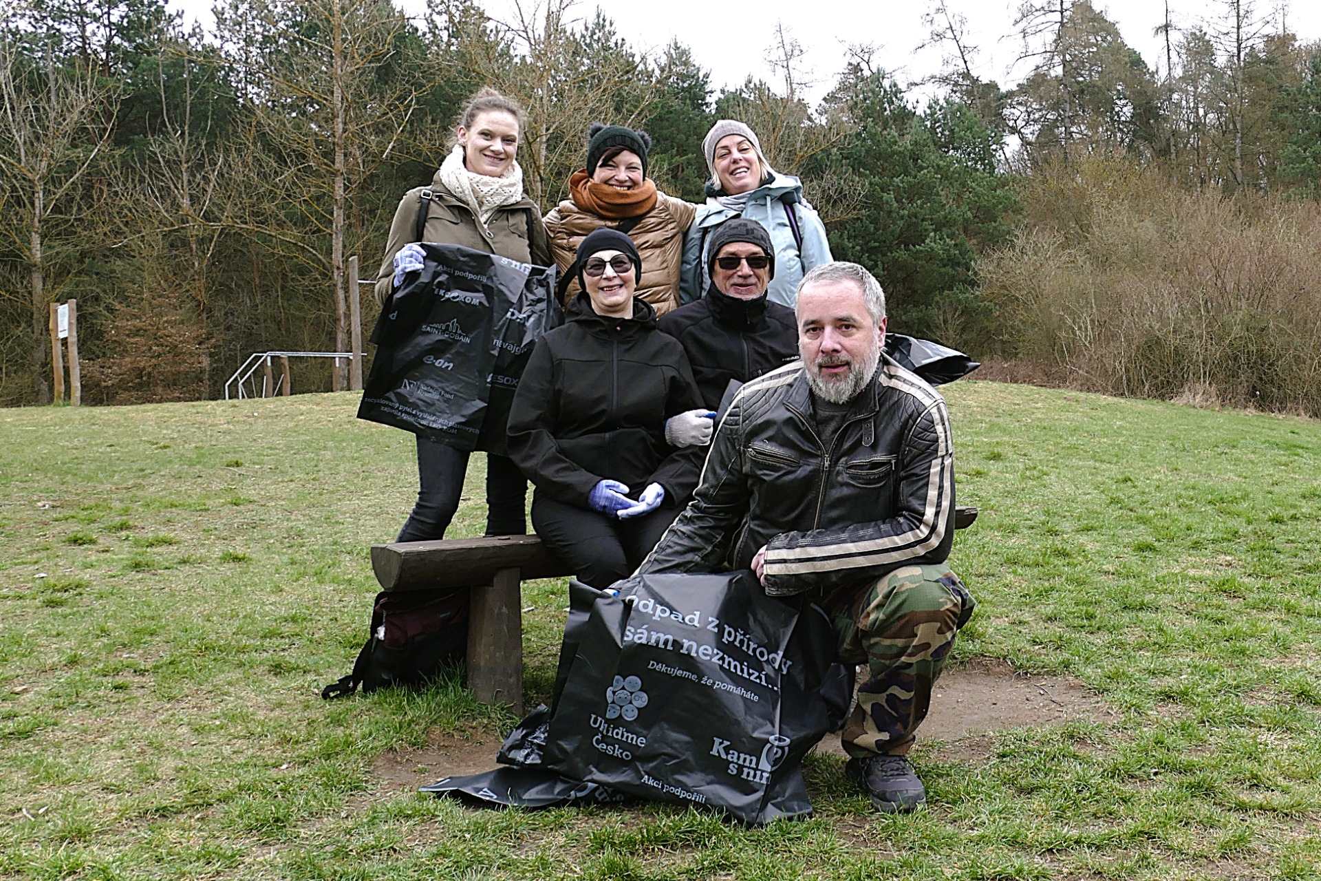 Dobrovolnický úklid Zamilovaného hájku v Brně – Zlatka zasahuje